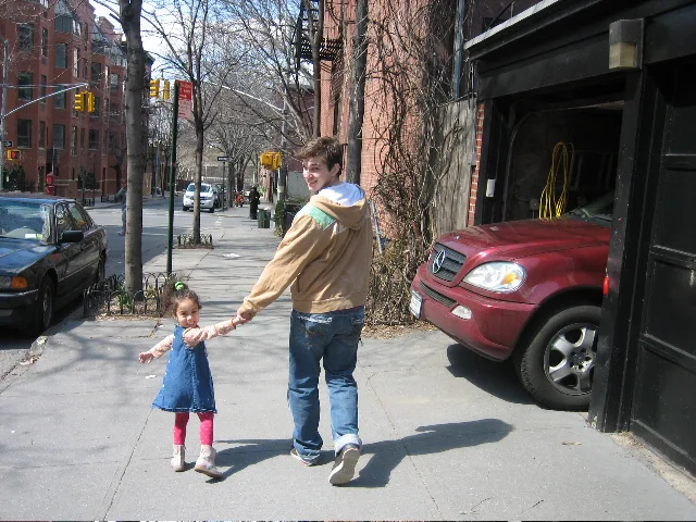 Paul walking hand in hand with his young daughter Marlee in New York, 2008